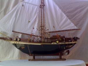 model kapal layar
